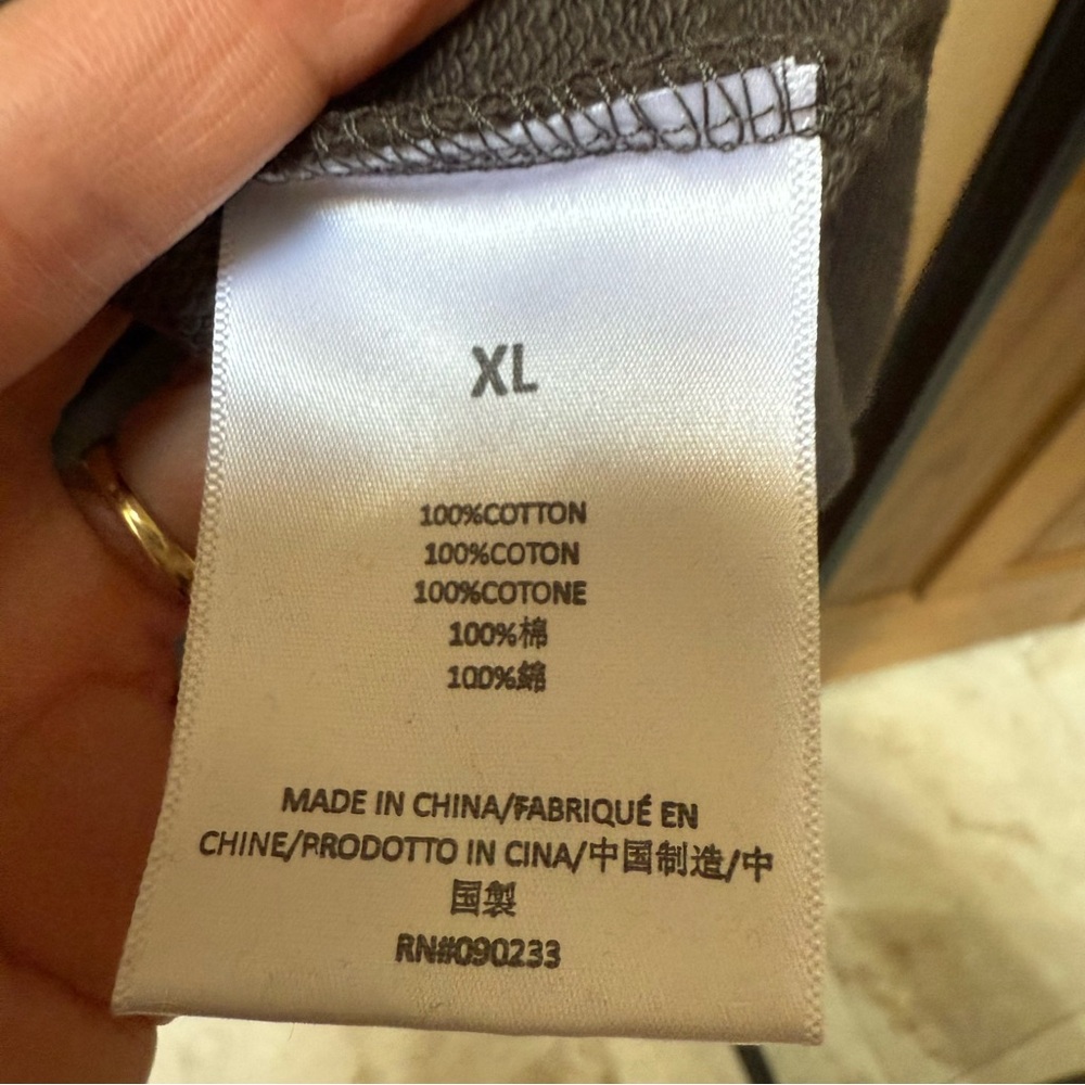 Essentials shirt - Picture 7 of 7